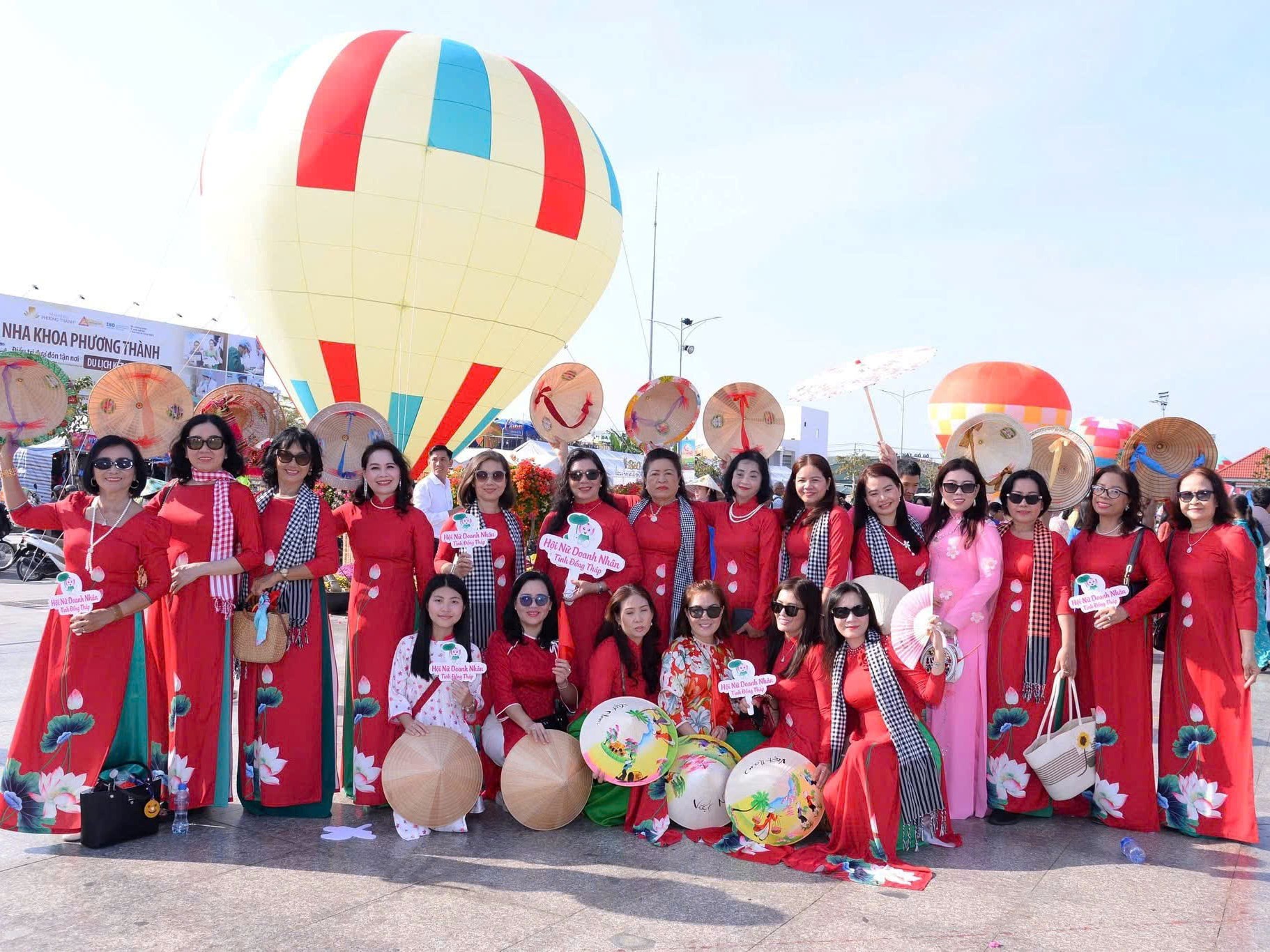 Góp phần tôn vinh áo dài và phụ nữ Việt Nam